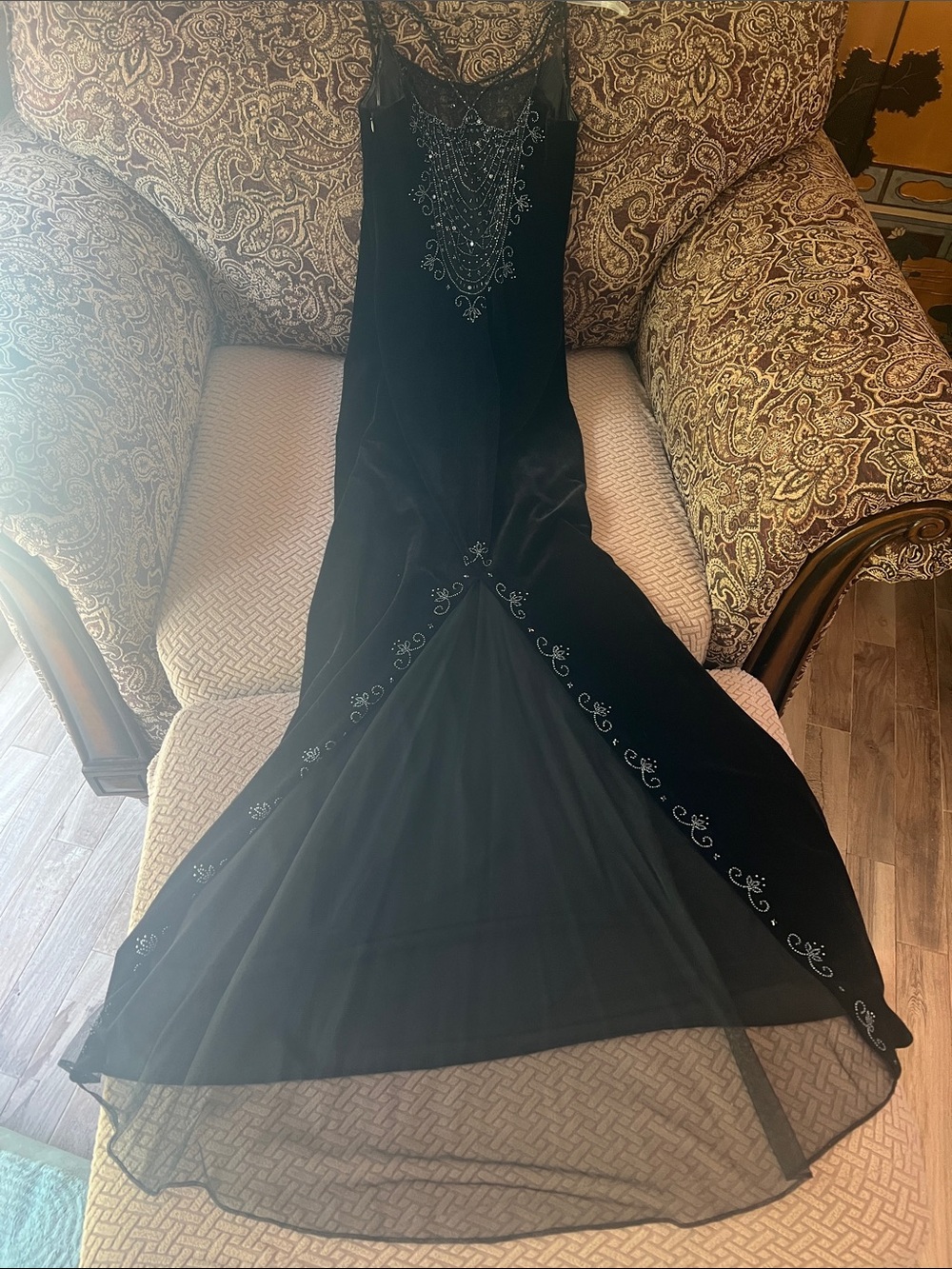 Worn 1x Dave & Johnny Black Beaded Mesh velvEvening Gown. Stunning back.